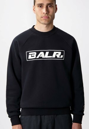 Felpa nera in cotone, con un logo rettangolare bianco "BALR." in carattere grassetto sul petto. Polsini e orlo a coste.