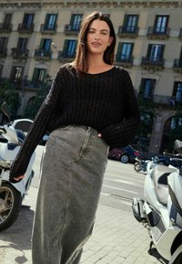 Next Stickad tröja - black