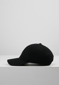 Thumbnail Image 5