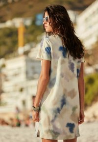 Next REGULAR FIT - Trikotāžas kleita - aqua white pink