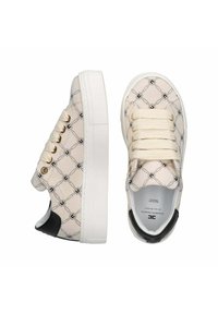 Sneaker beige con motivo a griglia, tomaia in tessuto testurizzato, suola bianca e dettagli neri sul tallone. Presentano lacci rotondi e occhielli dorati.
