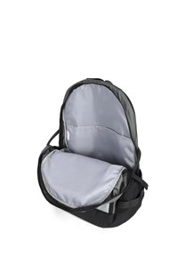 Sac à dos noir avec un intérieur gris. Dispose de côtés rembourrés, d'une fermeture éclair, de sangles avant et d'un compartiment spacieux avec une texture lisse.