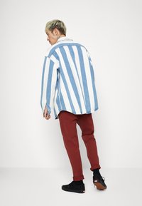 Levi's® BARSTOW WESTERN UNISEX - Camisa - blue denim/white