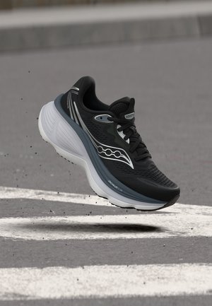 Saucony HURRICANE 26 - Laufschuh Straße - black/silver-coloured