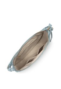 Sac à main en cuir bleu clair avec fermeture éclair dorée, intérieur en tissu beige, doté de plusieurs compartiments et d'une bandoulière amovible.