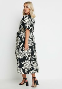 Yours Clothing FLORAL PRINT TEXTURED WRAP - Jerseyklänning - black