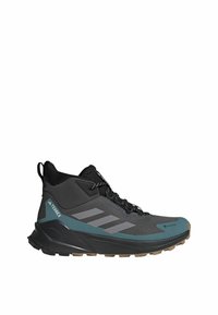 Czarne i turkusowe, wodoodporne buty trekkingowe z średnim cholewką, teksturowaną siateczką u góry, sznurówką oraz wytrzymałą gumową podeszwą zapewniającą dobrą przyczepność.