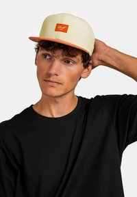 Reell PITCHOUT - Cap - oak apricot