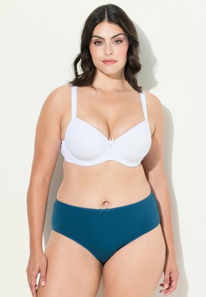 Witte gewatteerde beha met verstelbare bandjes, gecombineerd met teal hoge taille slipjes met een kleine strikaccent op de tailleband.