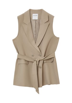 Gilet beige senza maniche con design doppiopetto, cintura e due tasche frontali. Realizzato in tessuto morbido con una vestibilità su misura.