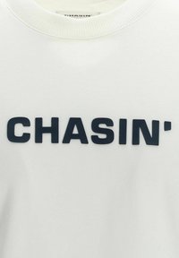 CHASIN' DAVIE - Triko s potiskem - off white