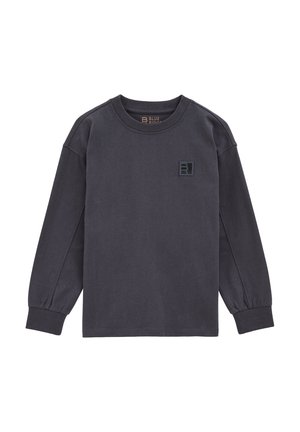 Tumši pelēka garroku kreklas ar apaļu kaklu, ribotām aprocēm un nelielu kvadrātveida logo uzlīmi kreisajā krūtīs.