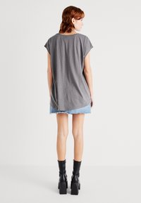Noisy May NMMATHILDE LOOSE LONG - T-shirts - charcoal gray