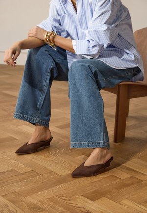Manfield, Muiltjes - braun