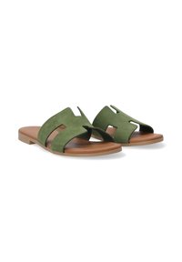 Groene suède slipper sandalen met uitgesneden ontwerp, bruine platte zool en minimalistische vorm, met open teen en zijsteun accenten.