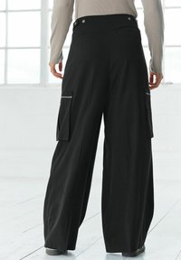 Next UTILITY WIDE LEG - Hlače - black