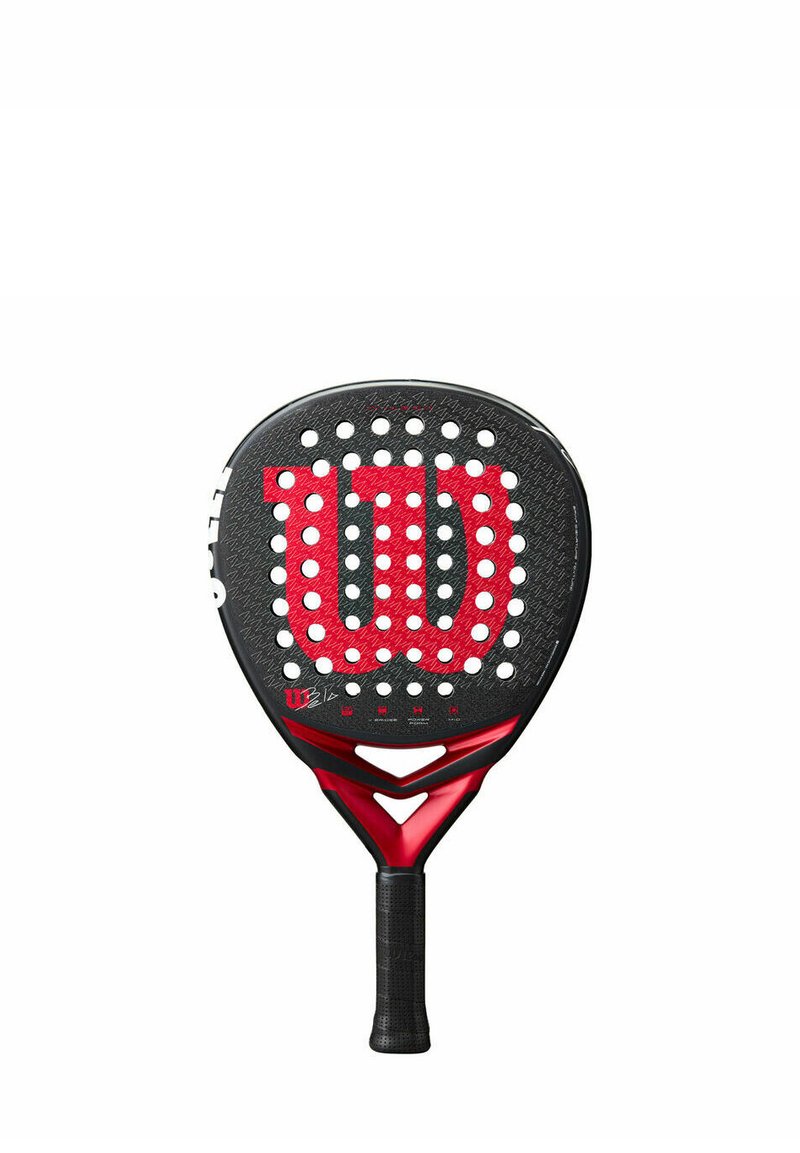 Wilson Padel-Schläger mit schwarzer Oberfläche und roten Akzenten, runden Perforationen und strukturiertem Griff. Entwickelt für Langlebigkeit und Leistung.
