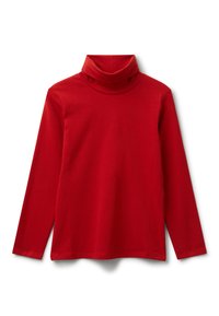 Červené triko s dlouhým rukávem a rolákem vyrobené z měkké látky, zobrazené v rovině s ohnutým límcem a jemným stínem na bílém pozadí.