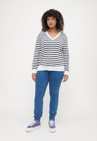 Tommy Hilfiger Curve STITCH - Jumper - ivory petal/deseret sky