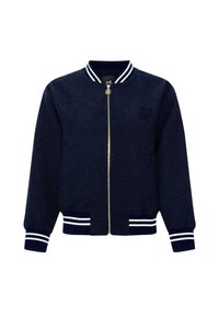 Granatowa kurtka bomberka o teksturowanym wzorze, z frontowym zamkiem błyskawicznym i białymi paskami na kołnierzu oraz mankietach. Posiada wyszywane logo.