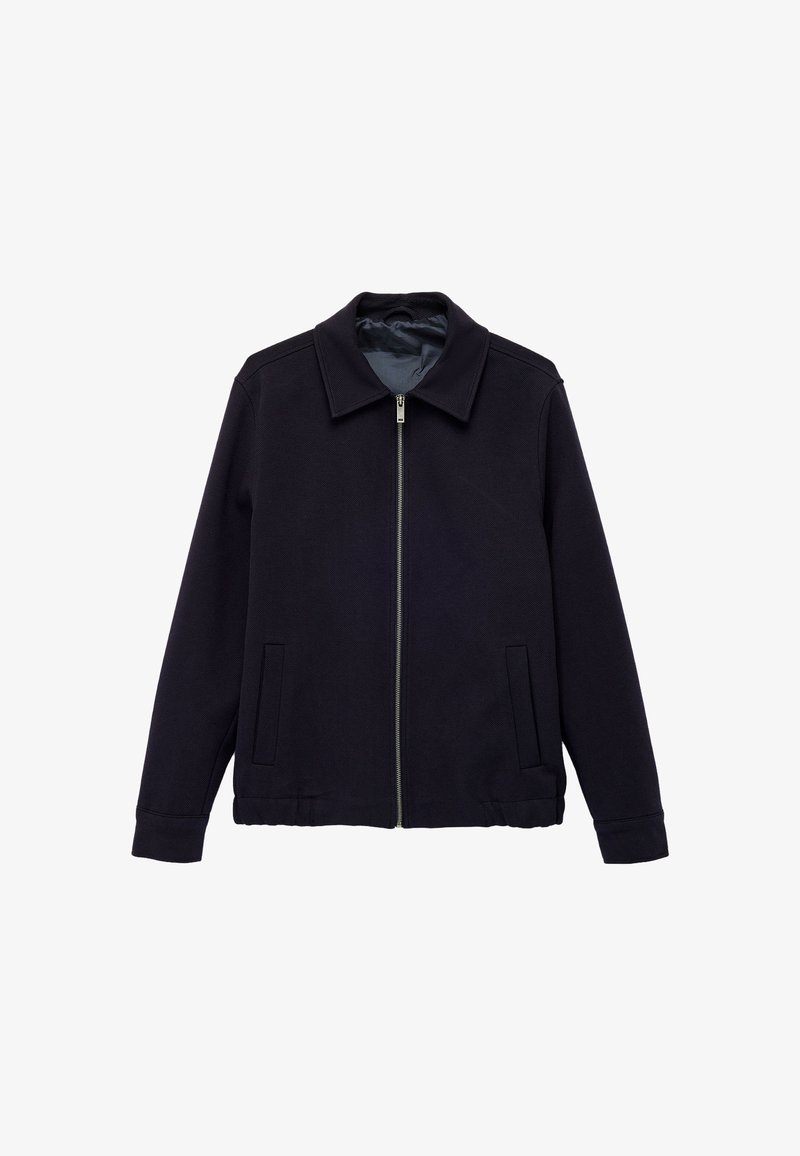 Marineblå zip-jakke med krave, ribbede manchetter og to sidelommer. Fremstillet af et glat stof med en struktureret design.