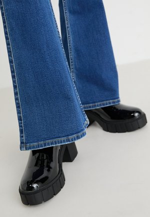 Stivaletti con tacco - black