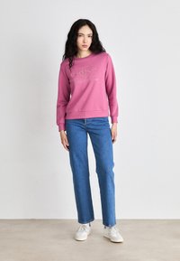 GANT TONAL SHIELD C NECK - Melegítőfelső - dark lavender