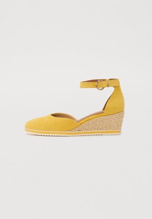 Wedge sandals - yellow
