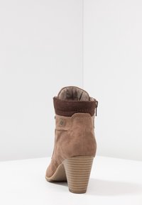 s.Oliver Kotníková obuv - taupe