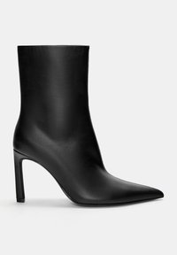 PULL&BEAR Kotníkové boty - black