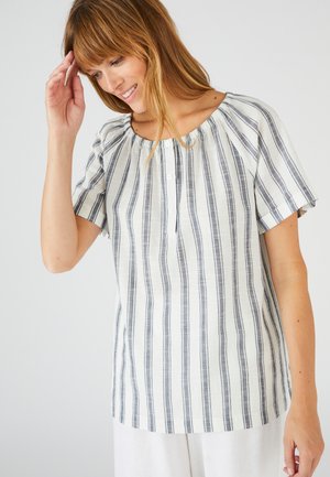 Leinen-Mix-Oberteil mit kurzen Ärmeln, vertikalen blau-weißen Streifen, rundem Ausschnitt und Knopfleiste auf der Vorderseite.