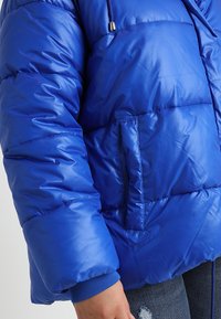 Urban Classics Curvy LADIES VANISH PUFFER JACKET - Giacca invernale - brightblue