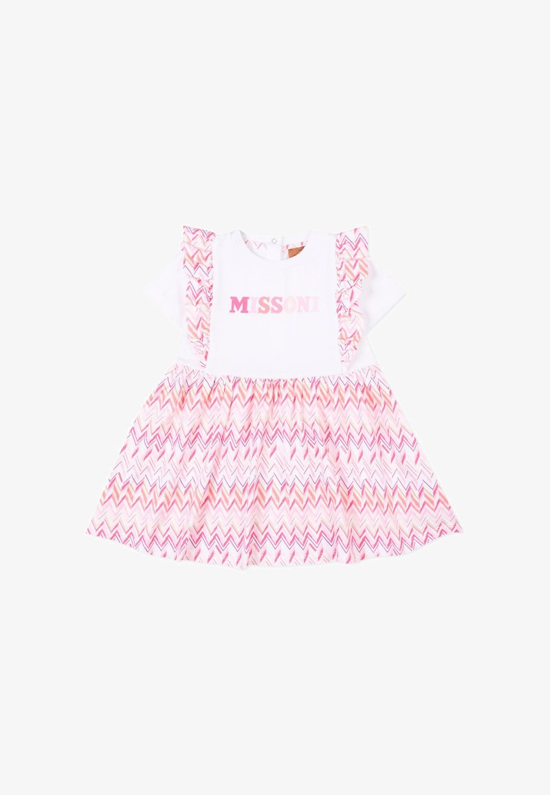 Vestito bianco da neonata con gonna a zigzag rosa e spalline arricciate, caratterizzato dalla scritta rosa "MISSONI" sul corpetto.