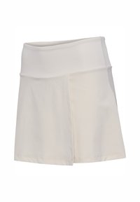 Shorts sportivi beige chiaro con una cintura elastica ampia e un design a strati. Il tessuto è liscio, con una finitura leggermente lucida.