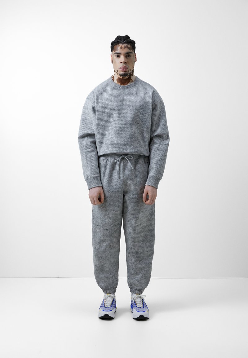 Nike Sportswear - M NSW TP TFADV PANT NIKE FORWARD - Jogginghose - smoke grey smoke grey lt smoke grey cool grey, Vergrößern