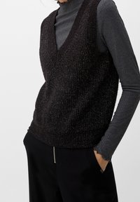 QS Sweter