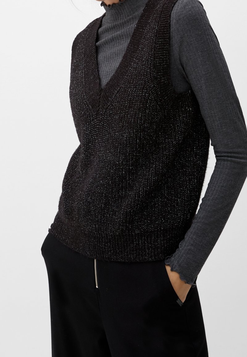 QS Sweter
