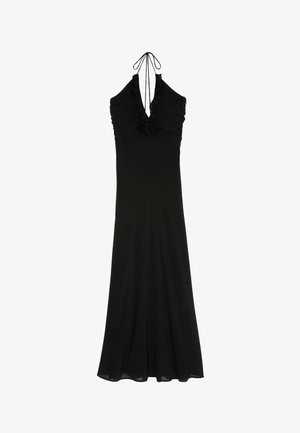 Robe noire à encolure halter avec tissu froncé au niveau de la poitrine, jupe fluide et fermeture à lien réglable au cou. Texture lisse sur l'ensemble.