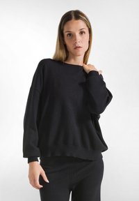 Unausgewählt, black