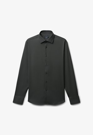 Chemise foncée à manches longues en tissu lisse. Dotée d'un col classique et d'un ourlet droit avec des fermetures à boutons.