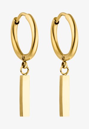 Boucles d'oreilles créoles en or avec des pendentifs en barre rectangulaire en or suspendus à de petites anneaux sur chaque créole.