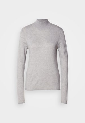 Sweater de gola alta em cinza claro com mangas longas, feito de um material de malha suave. Apresenta um design ajustado e um colarinho canelado. Textura suave.