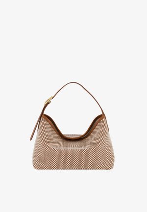 Petit sac à main à carreaux marron et blanc avec une sangle en cuir courbée unique et une boucle dorée sur un côté.