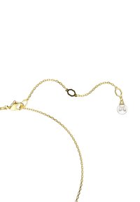 Goldfarbene Kettenarmband mit einem kleinen weißen Perlenanhänger, einer Karabinereschließe und einem achteckigen Akzent in der Nähe der Perle.