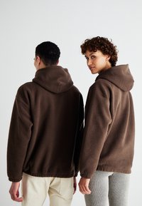 Levi's® COZY UP HOODIE UNISEX - Sweatshirt com capuz - hot fudge