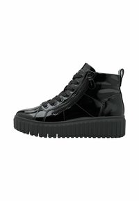 Baskets montantes en cuir verni noir avec une semelle en caoutchouc texturé, des lacets à l'avant et une fermeture éclair sur le côté pour un accès facile.
