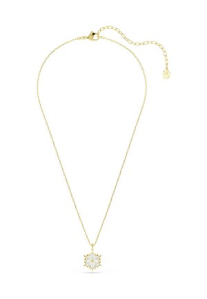 Goldene Kettenhalskette mit verstellbarem Verschluss und einem sonnenförmigen Anhänger mit klaren Kristallen. Schlichter weißer Hintergrund.