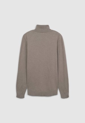 Pullover beige in maglia con colletto alto. Maniche lunghe e orlo a coste. Texture morbida con finitura liscia. Nessun motivo o accento visibile.