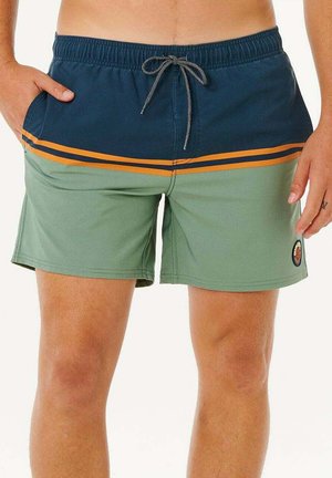 Costume da bagno da uomo con parte superiore blu navy con strisce arancioni e parte inferiore verde, vita elasticizzata e dettaglio con toppa sul lato.