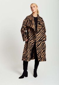 Liquorish Classic coat - brown